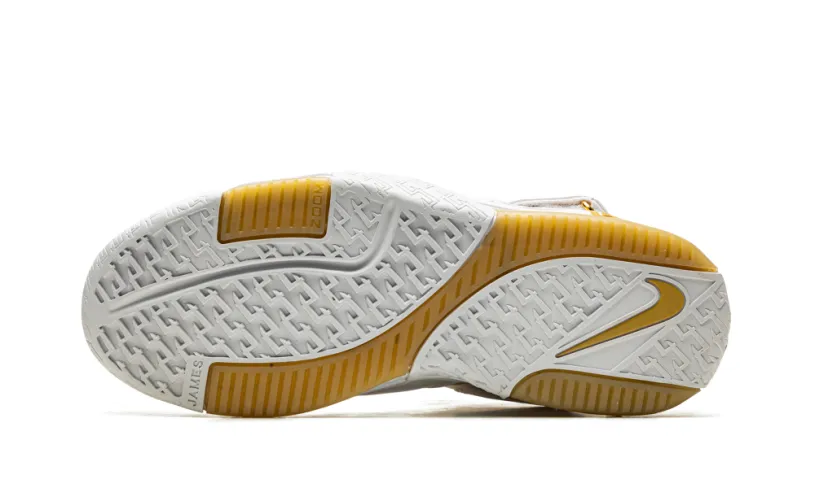 Nike Basketball LeBron 2 'Maccabi Tel Aviv'